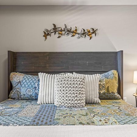 Spring Creek Luxury King One Bedroom At White Spruce Lodge Canmore Luaran gambar