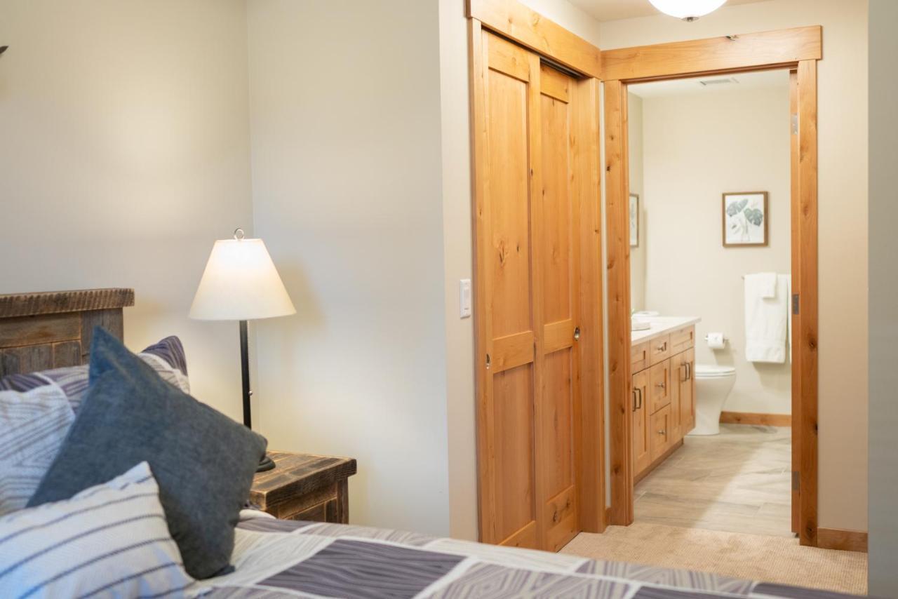 Spring Creek Luxury King One Bedroom At White Spruce Lodge Canmore Luaran gambar