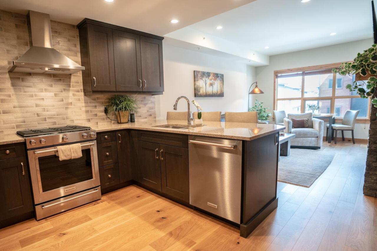 Spring Creek Luxury King One Bedroom At White Spruce Lodge Canmore Luaran gambar