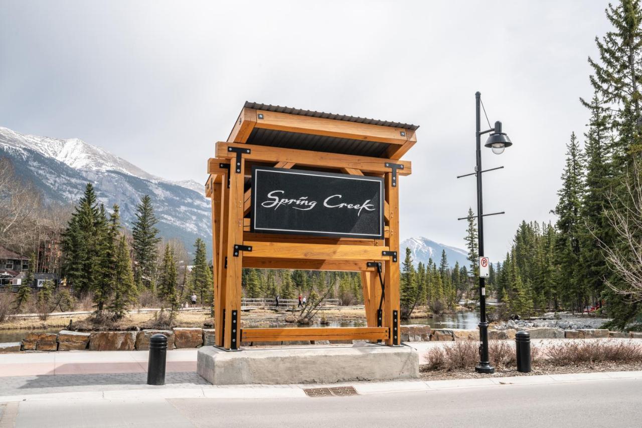 Spring Creek Luxury King One Bedroom At White Spruce Lodge Canmore Luaran gambar