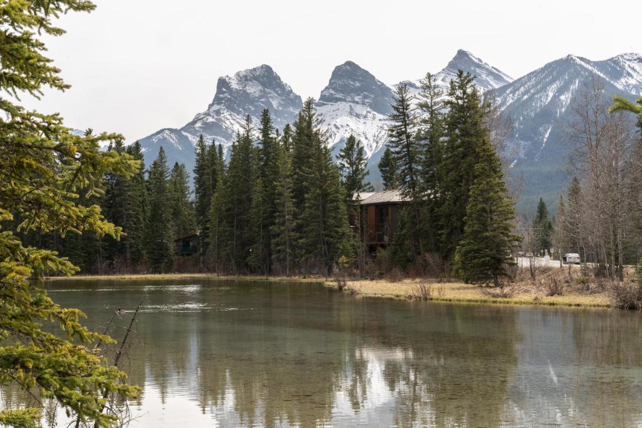 Spring Creek Luxury King One Bedroom At White Spruce Lodge Canmore Luaran gambar