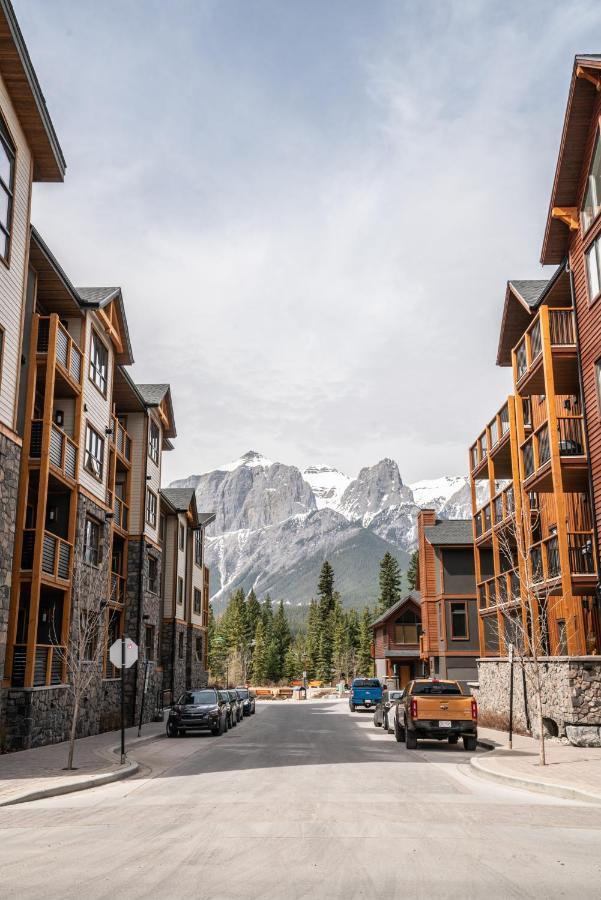 Spring Creek Luxury King One Bedroom At White Spruce Lodge Canmore Luaran gambar