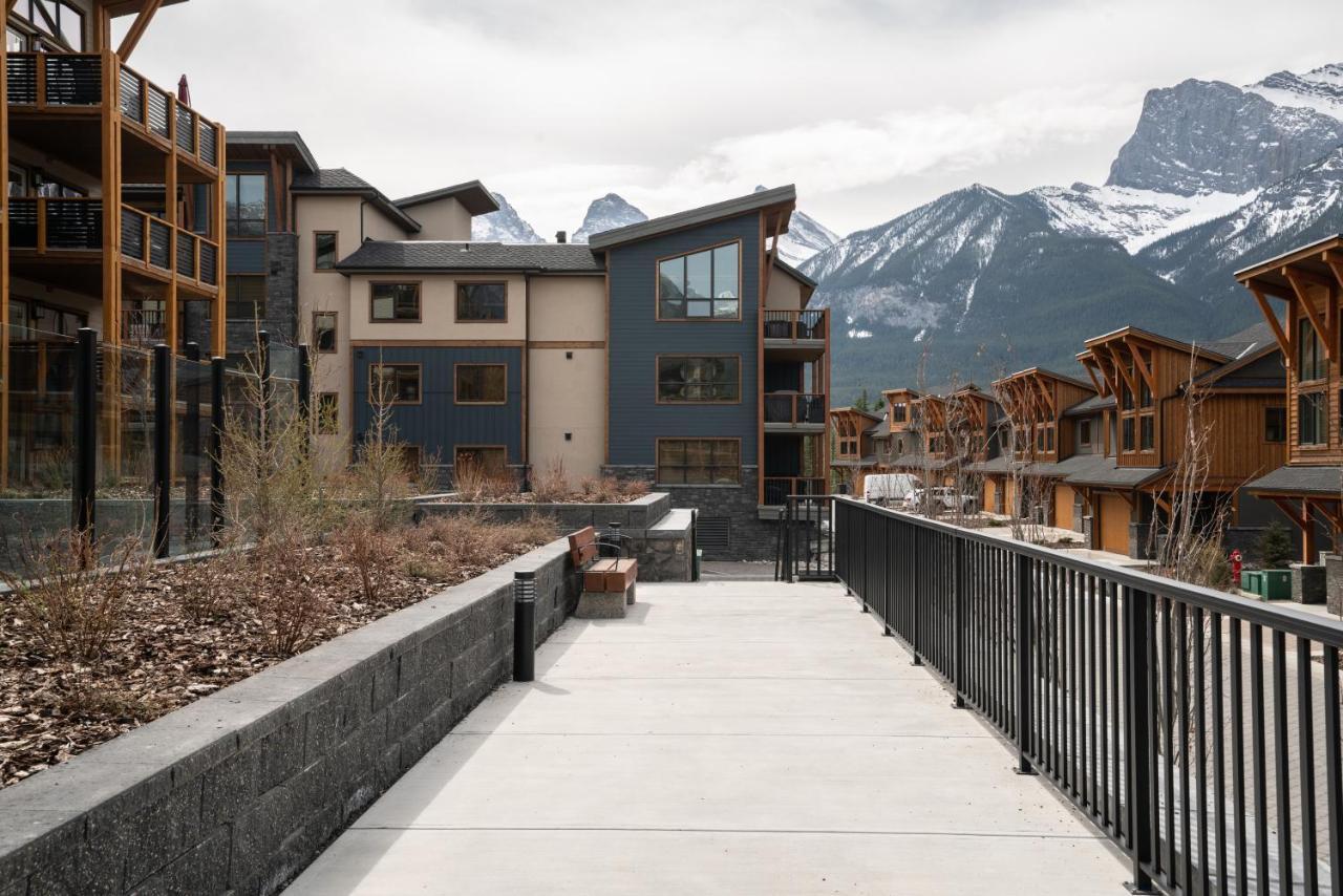 Spring Creek Luxury King One Bedroom At White Spruce Lodge Canmore Luaran gambar