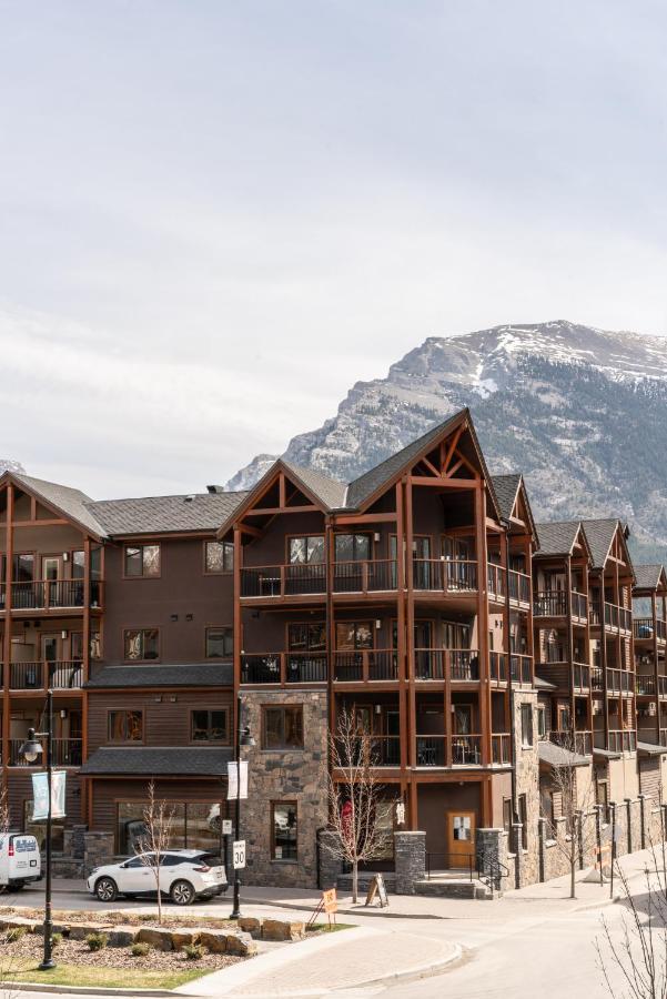 Spring Creek Luxury King One Bedroom At White Spruce Lodge Canmore Luaran gambar