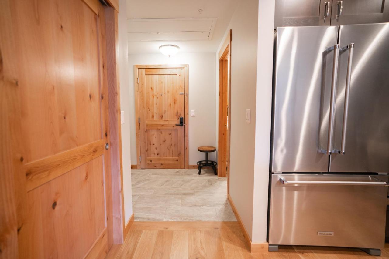 Spring Creek Luxury King One Bedroom At White Spruce Lodge Canmore Luaran gambar