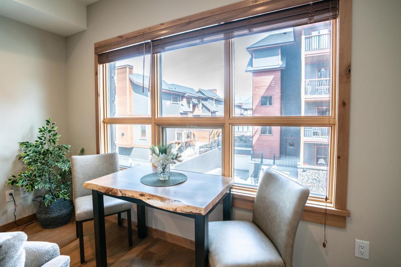 Spring Creek Luxury King One Bedroom At White Spruce Lodge Canmore Luaran gambar
