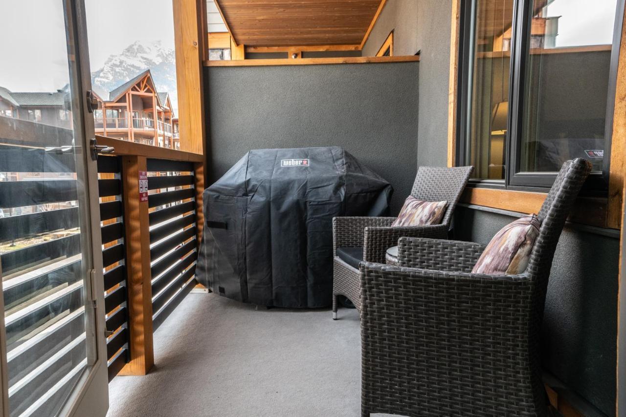 Spring Creek Luxury King One Bedroom At White Spruce Lodge Canmore Luaran gambar