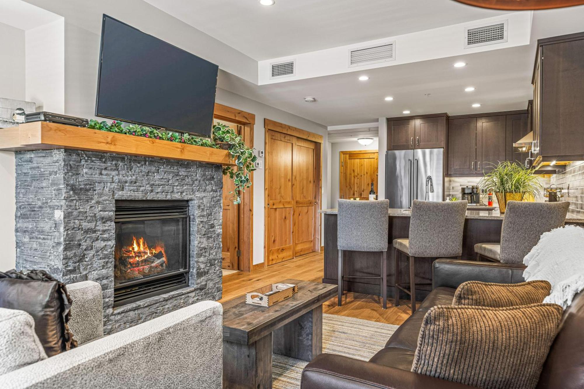Spring Creek Luxury King One Bedroom At White Spruce Lodge Canmore Luaran gambar