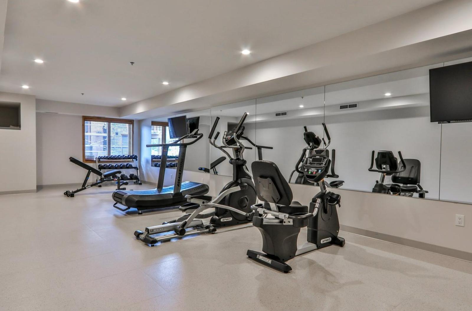 Spring Creek Luxury King One Bedroom At White Spruce Lodge Canmore Luaran gambar