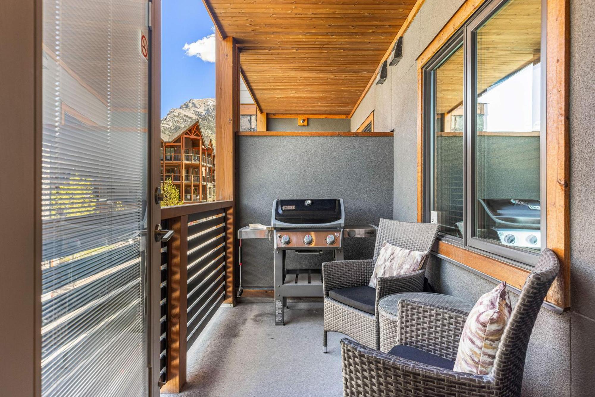 Spring Creek Luxury King One Bedroom At White Spruce Lodge Canmore Luaran gambar