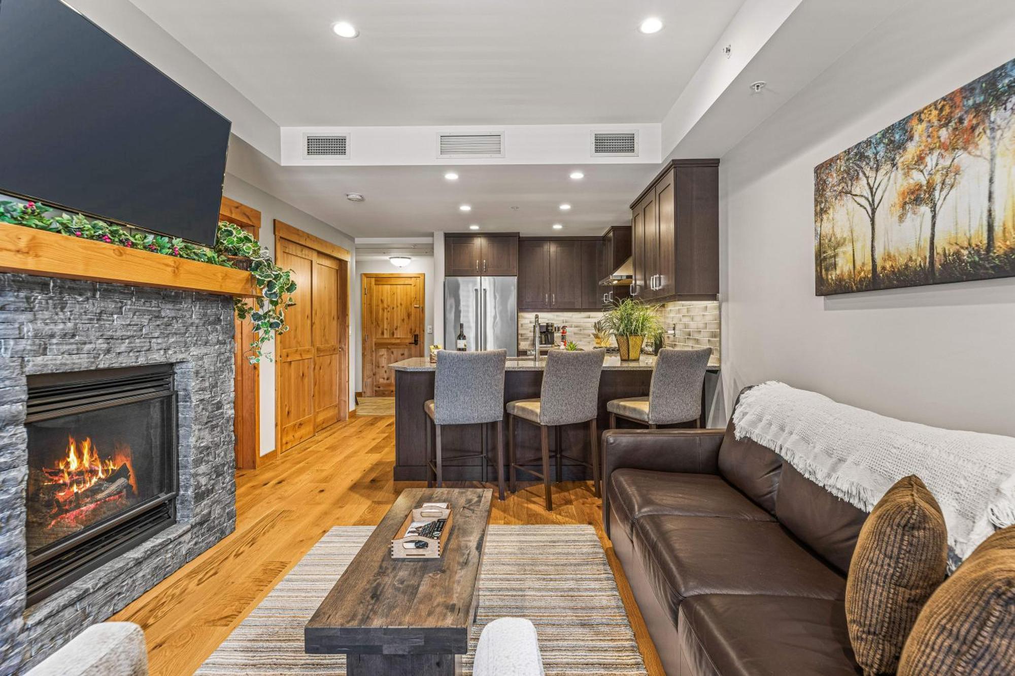 Spring Creek Luxury King One Bedroom At White Spruce Lodge Canmore Luaran gambar