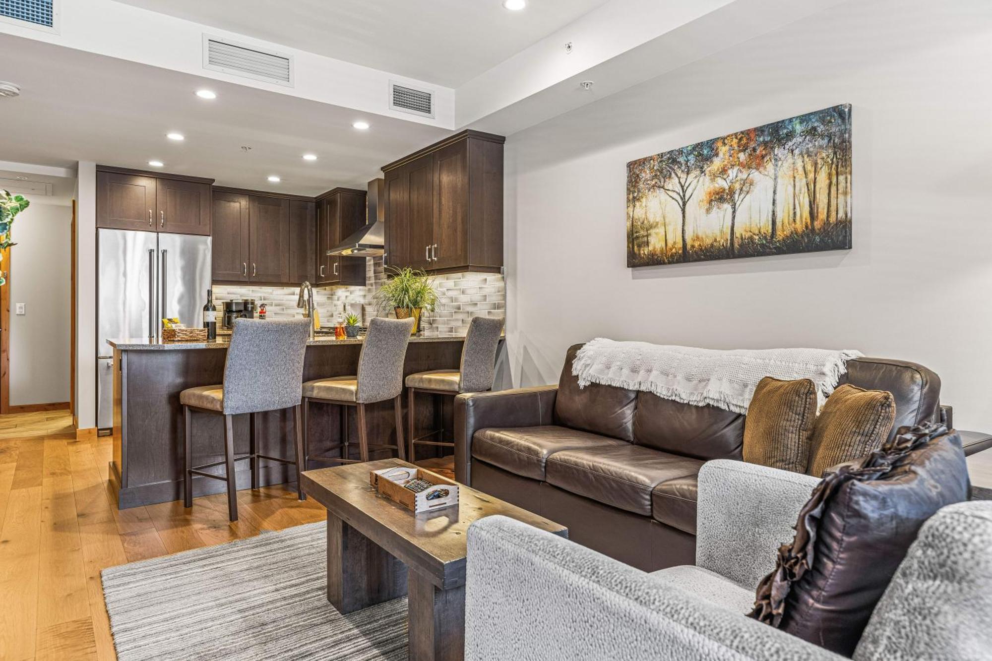 Spring Creek Luxury King One Bedroom At White Spruce Lodge Canmore Luaran gambar