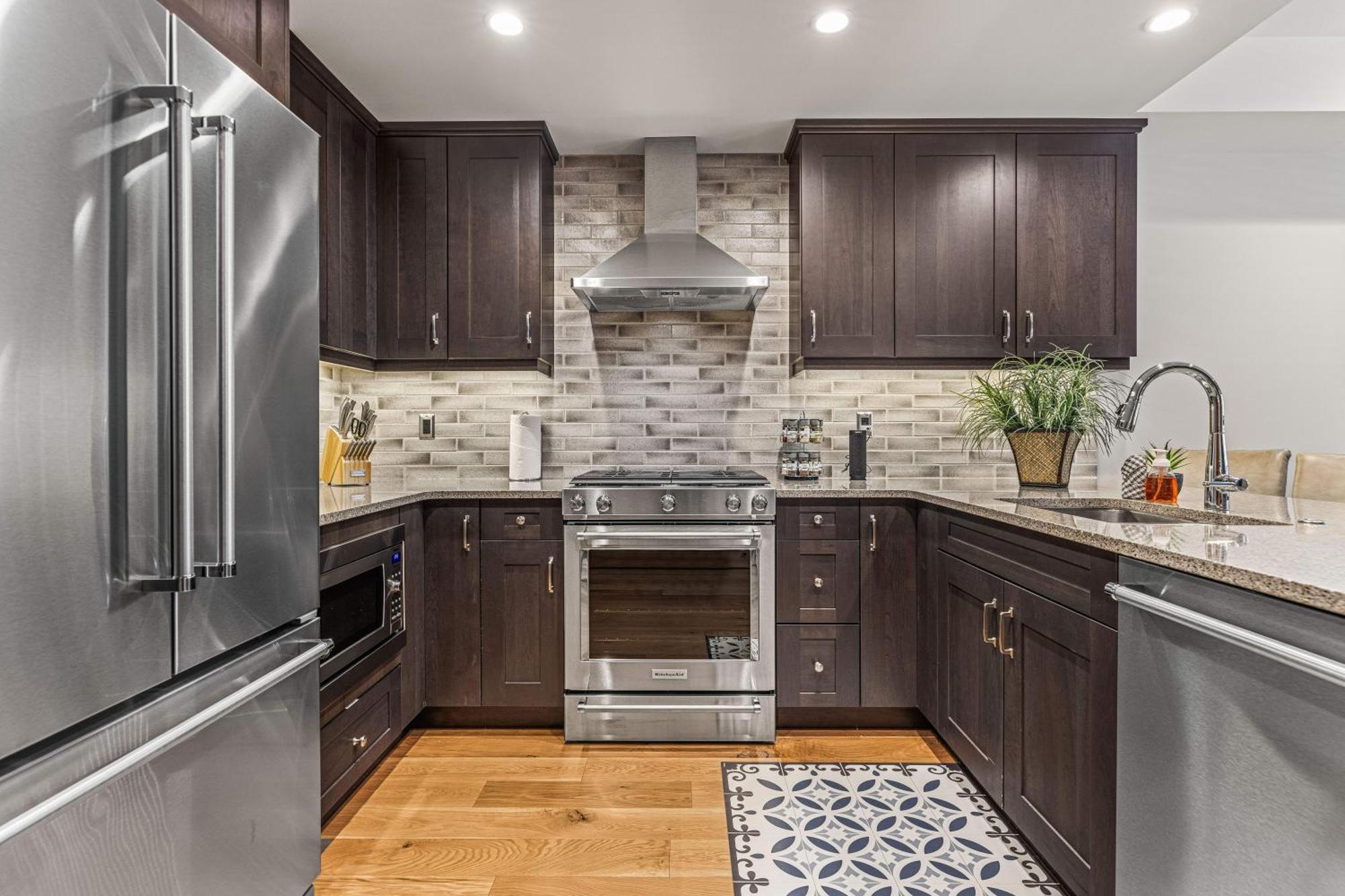 Spring Creek Luxury King One Bedroom At White Spruce Lodge Canmore Luaran gambar