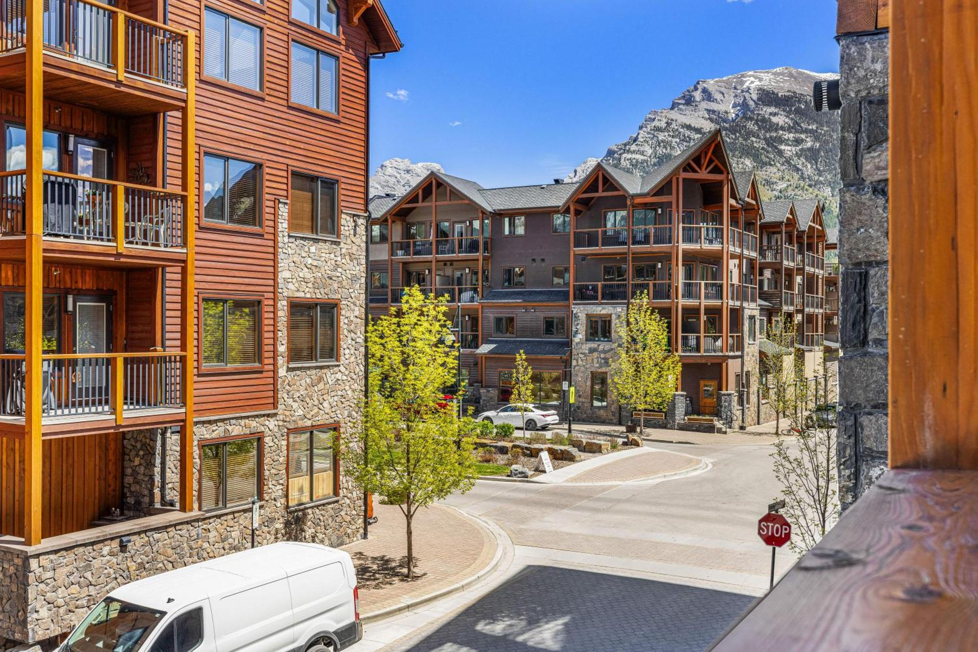 Spring Creek Luxury King One Bedroom At White Spruce Lodge Canmore Luaran gambar